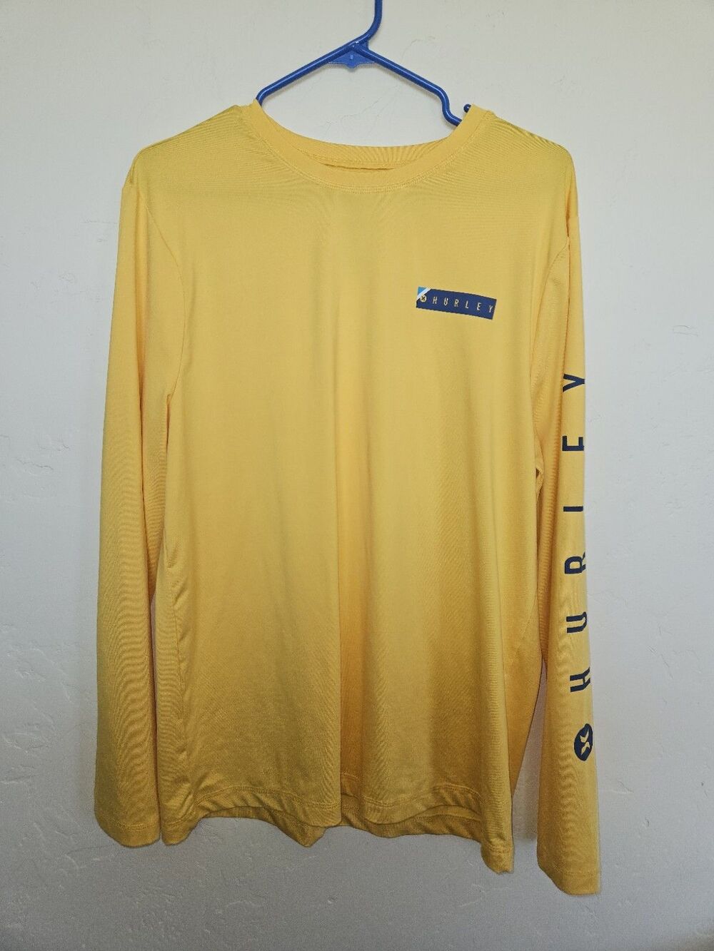 Hurley Long Sleeve Tee Sunshirt Mens Size MED  Yellow UPF Athletic Spellout